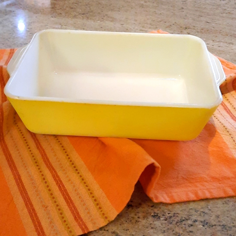 Vintage Pyrex -2 dish no lid